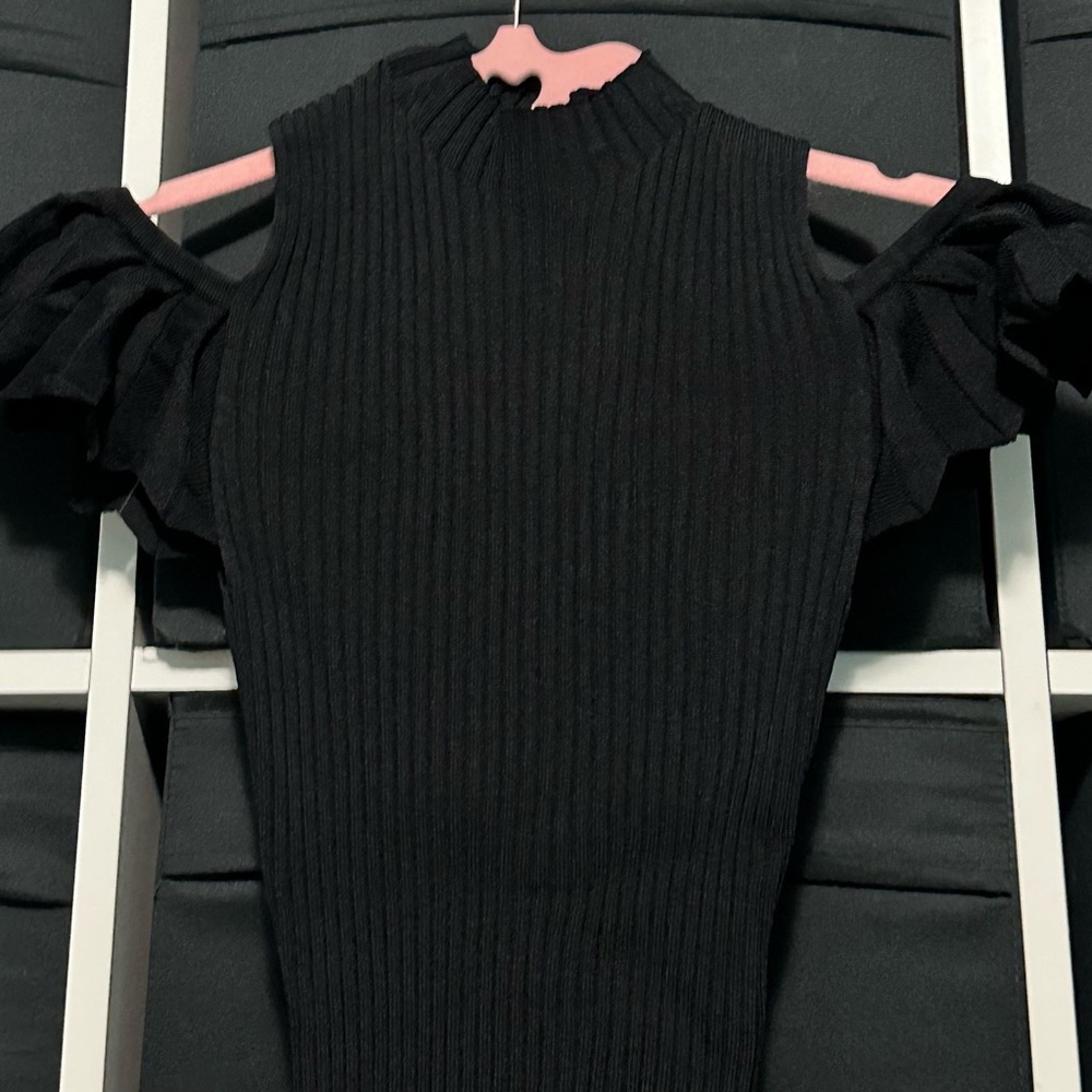 Maje Elegant Black Cold Shoulder stretch Dress - Picture 4 of 5